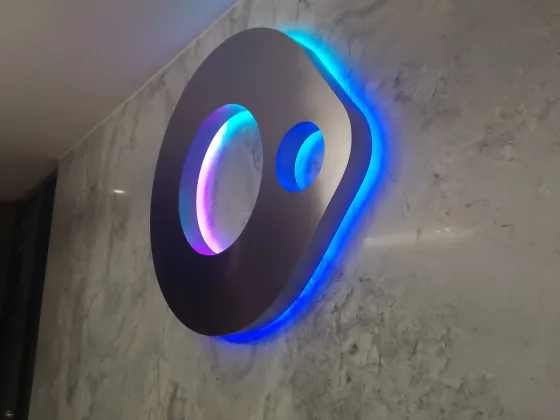 Rótulo corpóreo en acero inoxidable