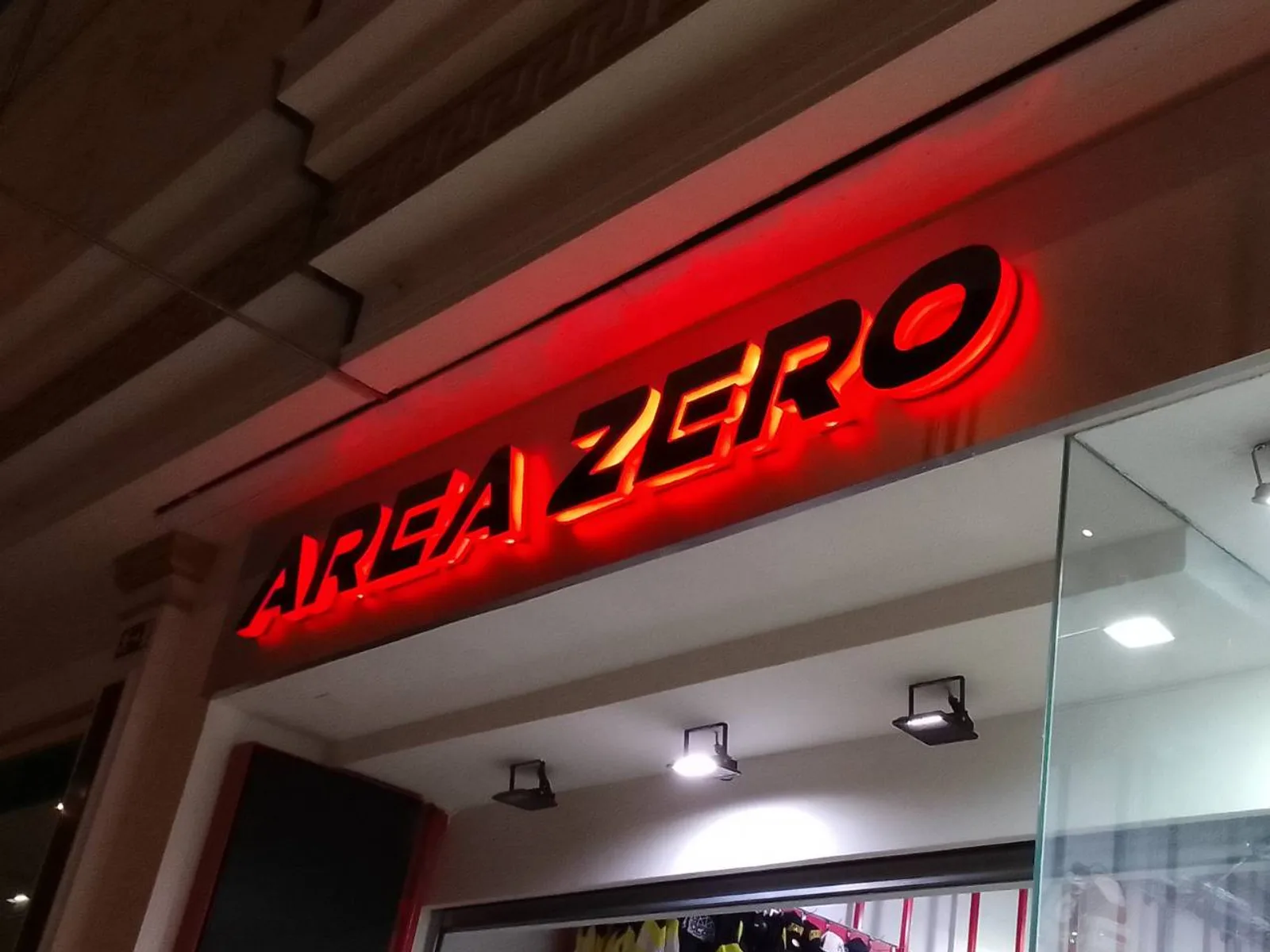 Cuánto cuesta un rótulo LED en Madrid en 2026: guía completa de precios y materiales