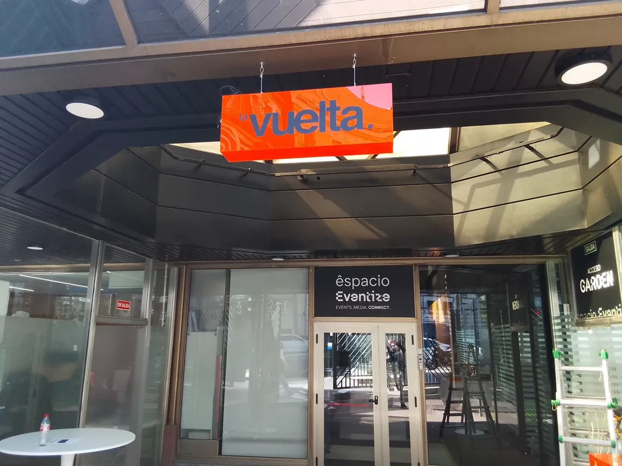 Banderola luminosa para La Vuelta · Espacio Eventize en Madrid