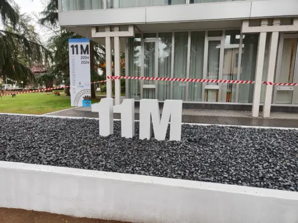Rótulo de Gavalmedia para Aniversario 11M