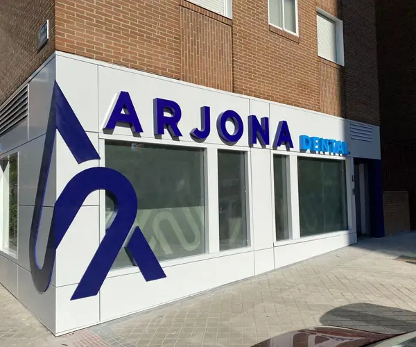 Rótulo de Gavalmedia para Arjona Dental