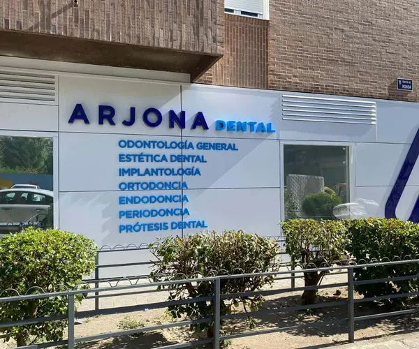 Rótulo de Gavalmedia para Arjona Dental