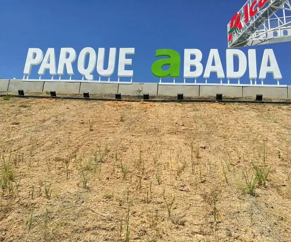 Rótulo de Gavalmedia para Parque de la Abadía